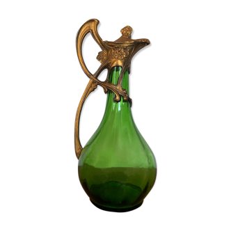 Blown glass carafe needle
