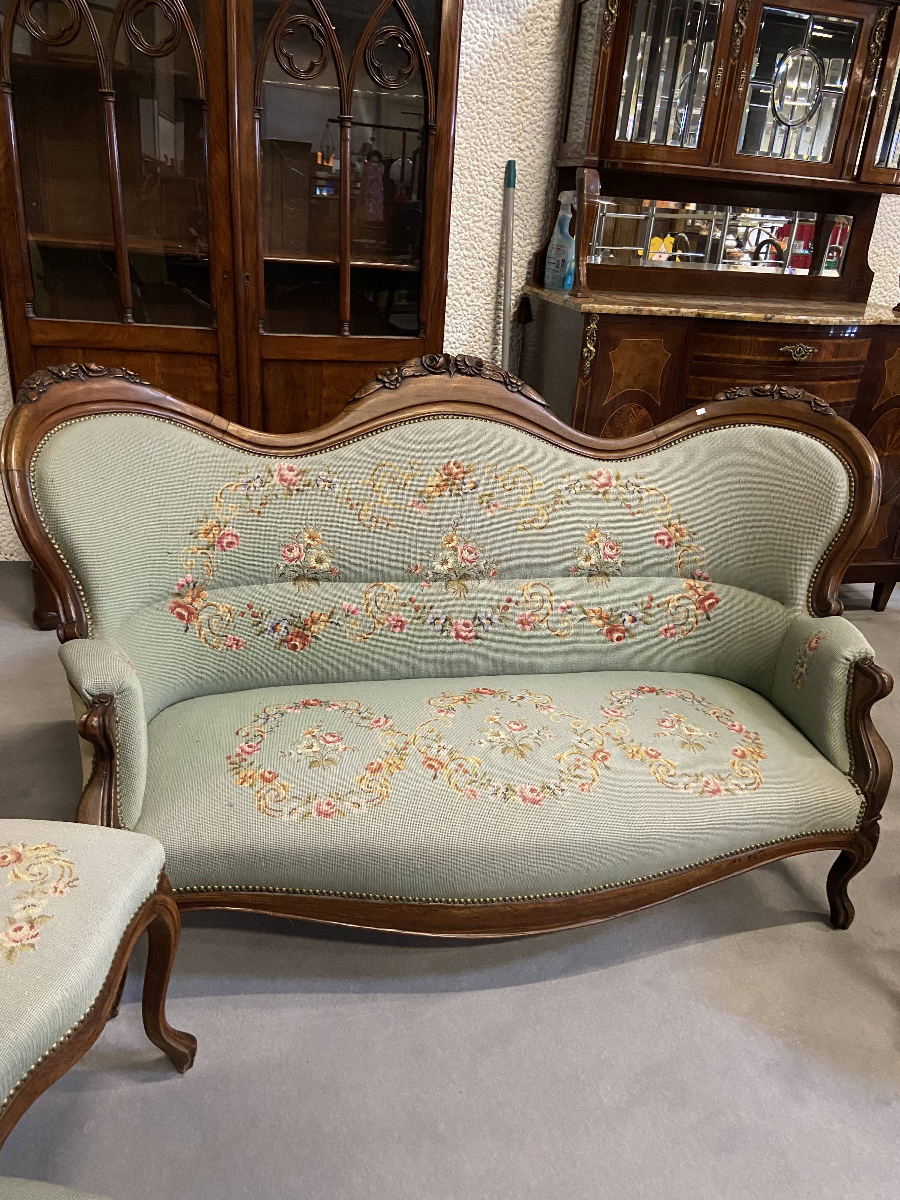 Louis Philippe style living room with embroidered upholstery - Sofa and 4 chairs