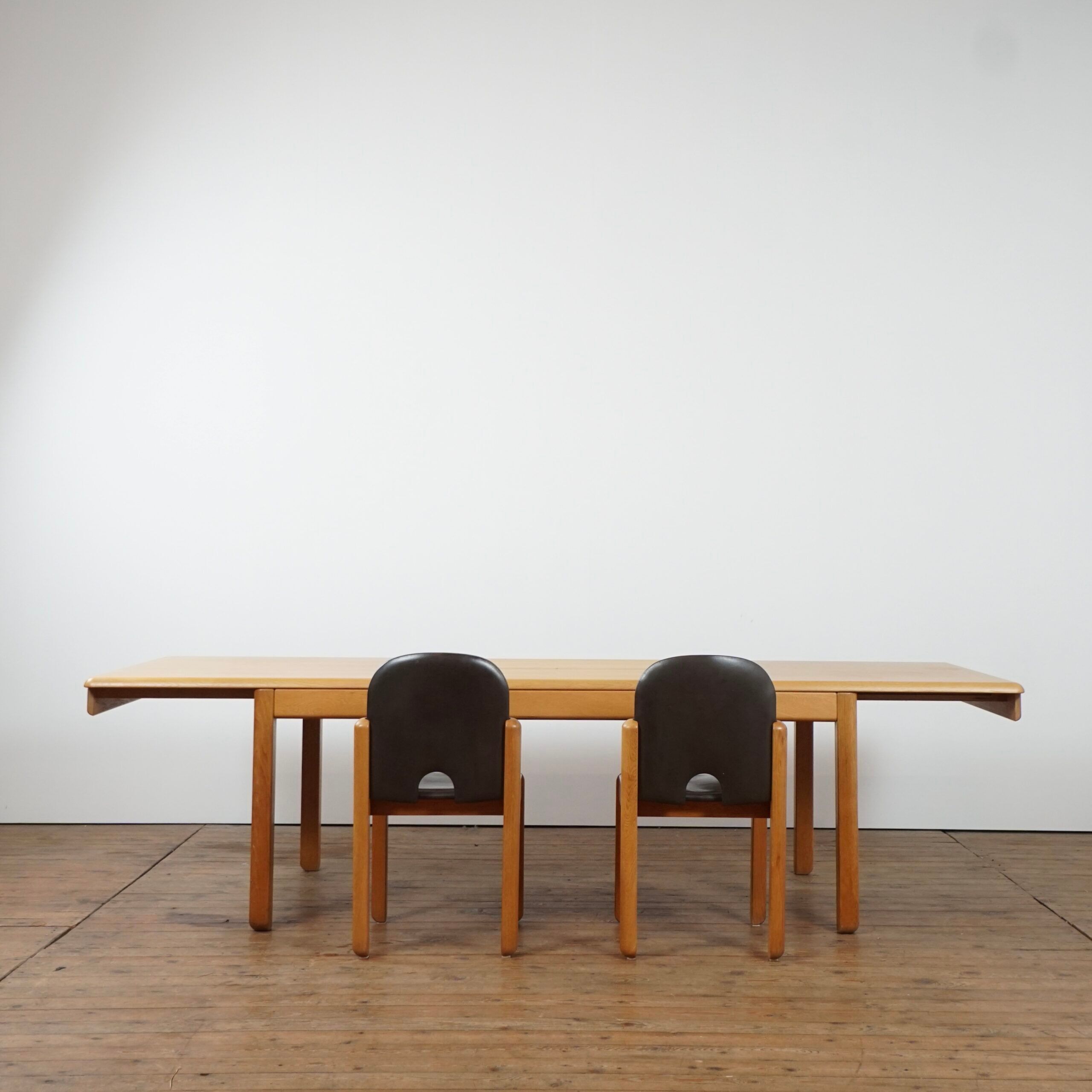 Adjustable dining set in oak and leather chairs by Van Den Berghe Pauvers