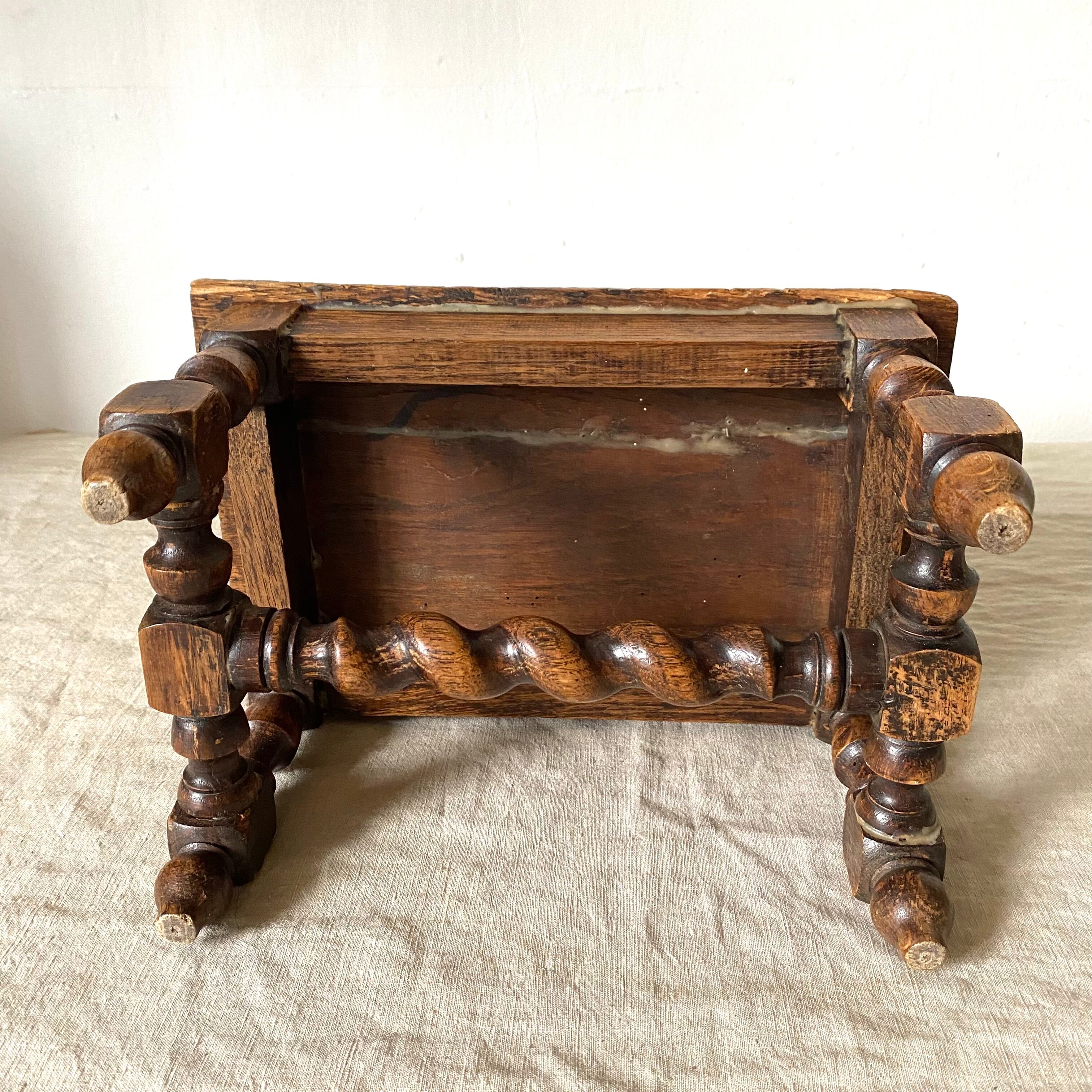 Tabouret bas en bois sculpté style Breton