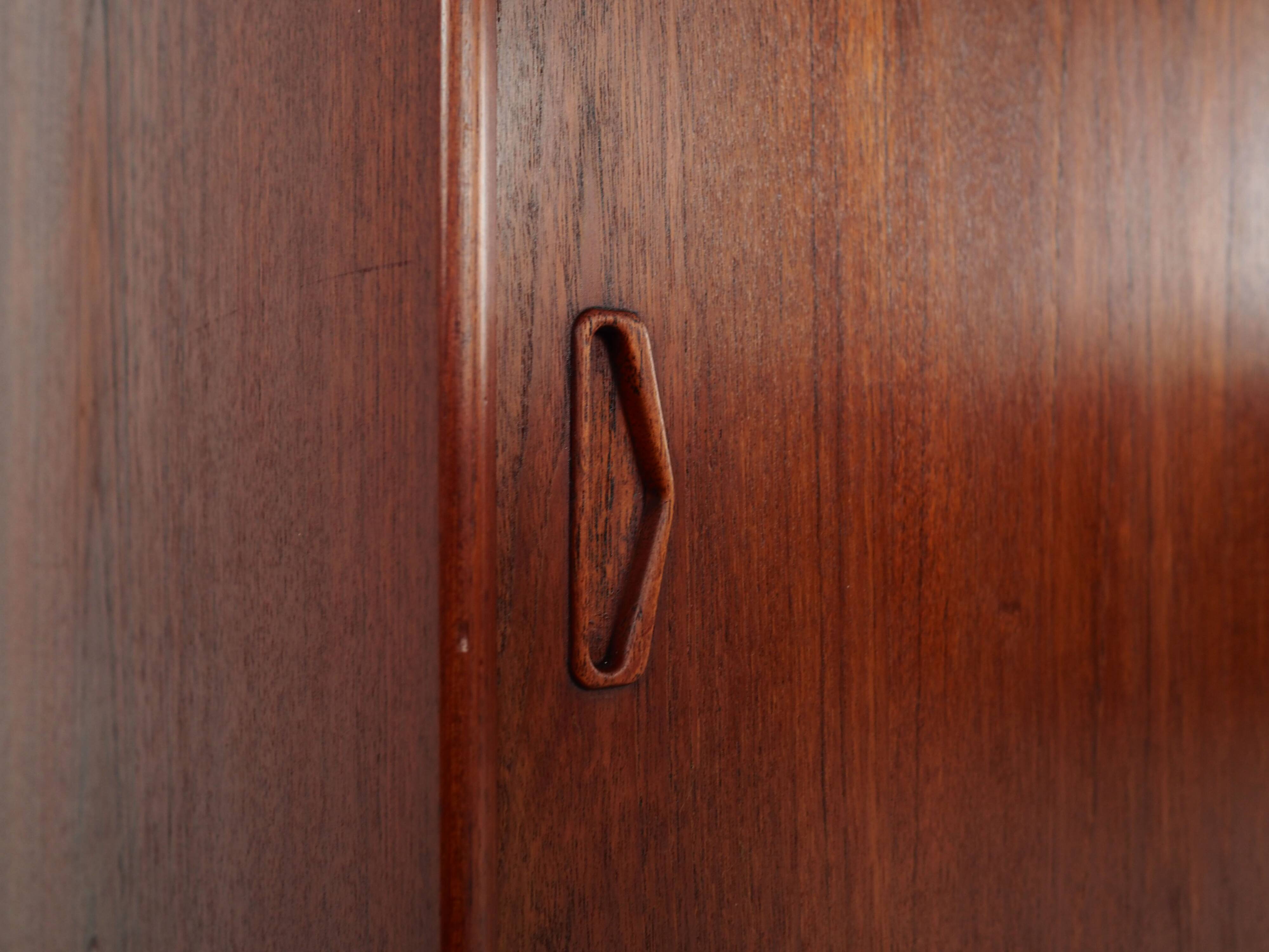 Buffet haut en teck, design danois, années 1970, production : Danemark