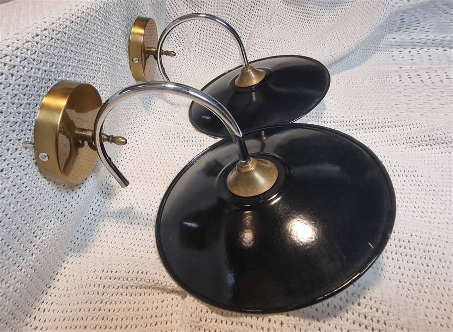 Wall lights in enamelled sheet metal