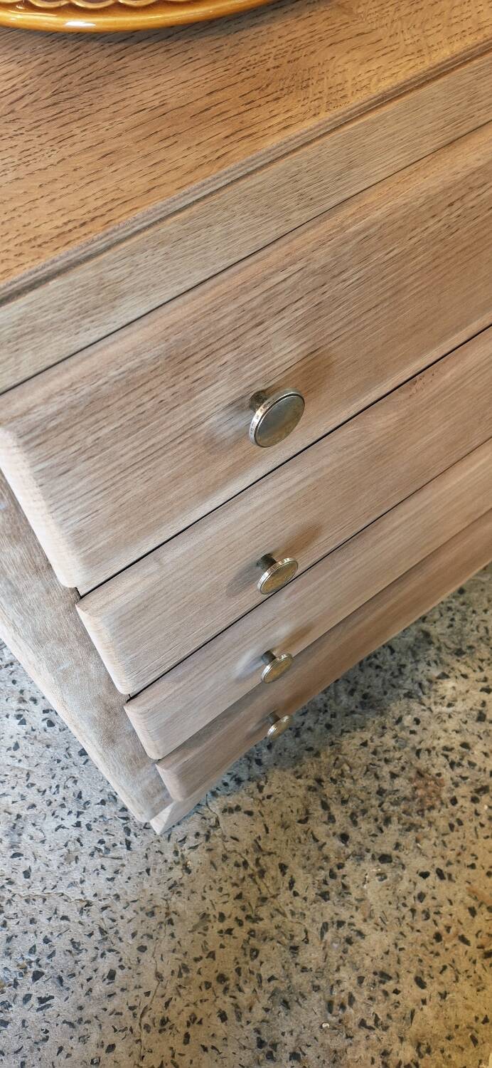 Oak chest of drawers