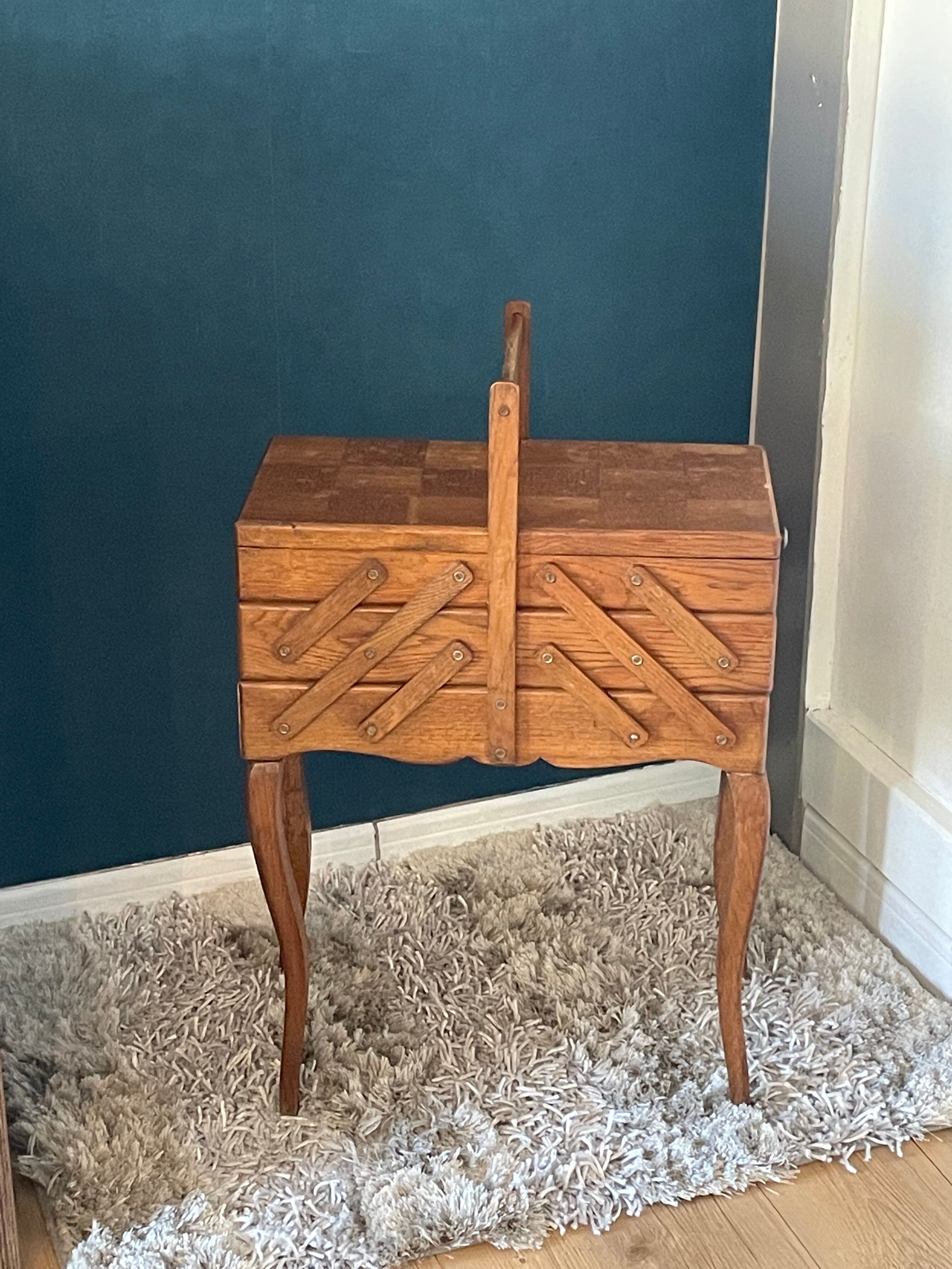 Travailleuse à couture