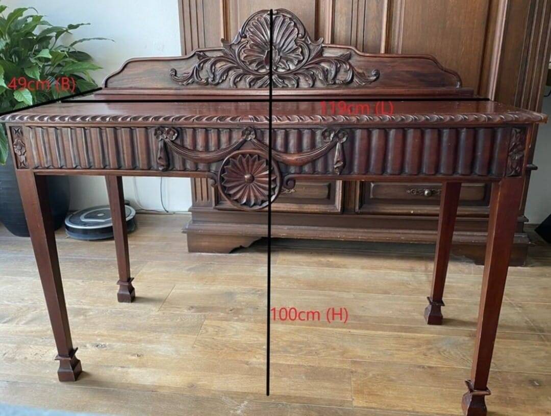 Table d'appoint de style édouardien finement sculptée