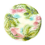 Plate in slurry with strawberry decoration and strawberry leaf