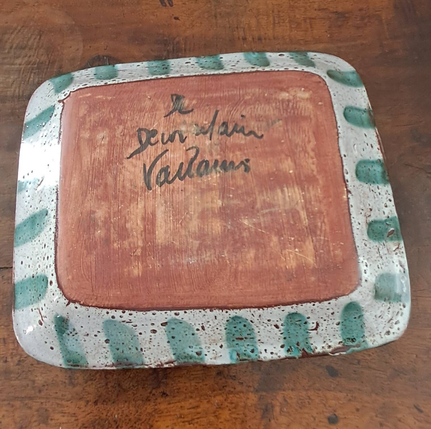 Vallauris plate, fish decoration. Signature D.E.