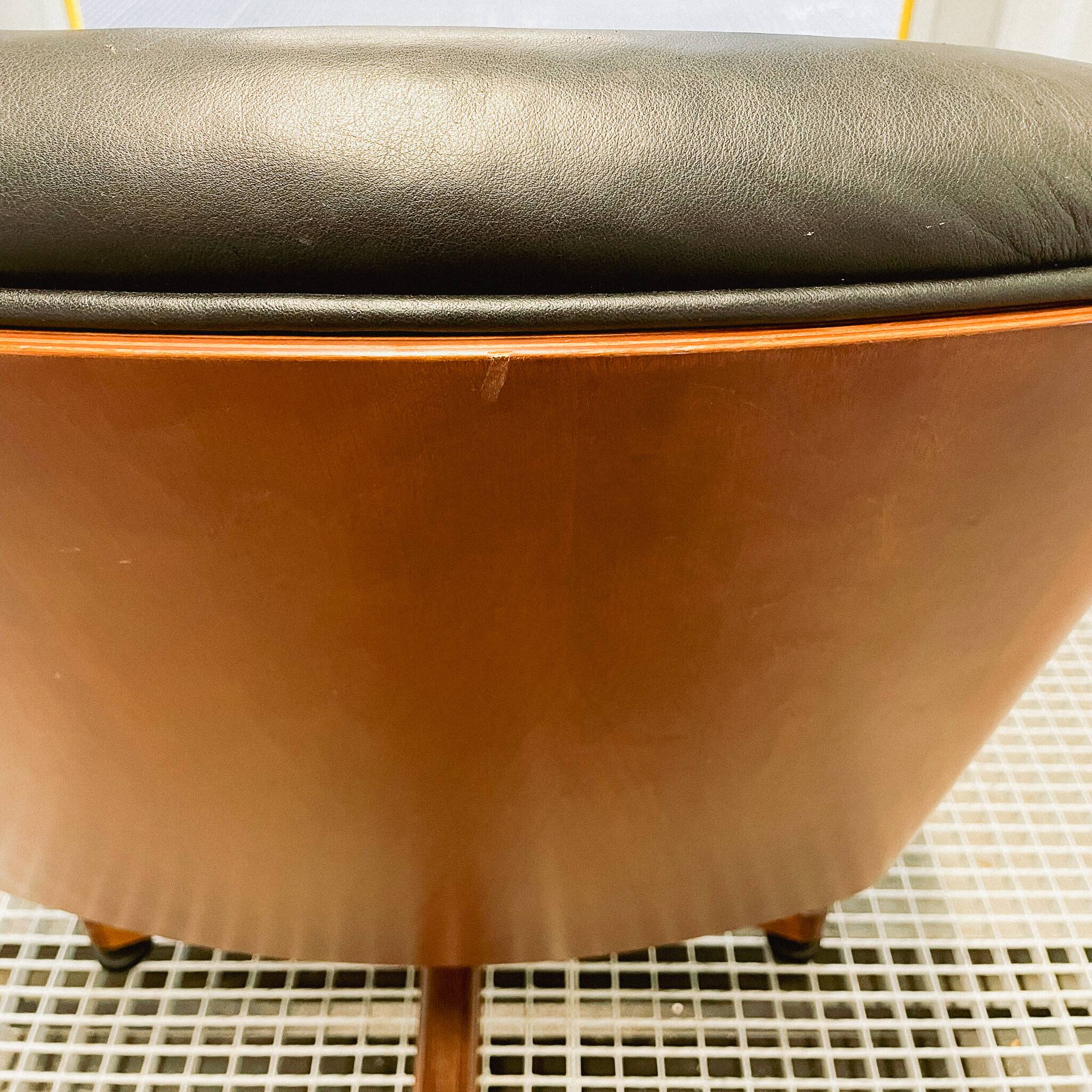 Vaghi • Italian Design • Vintage black leather executive chair from the 70s