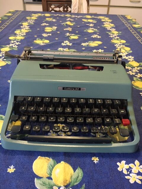 Olivetti typewriter, model Lettera 32