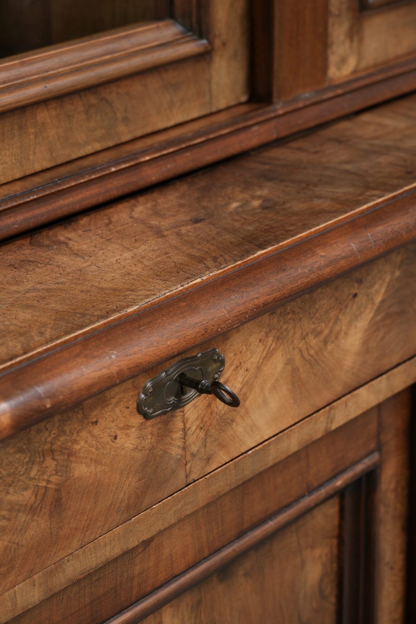 Antique English buffet/bookcase from the 19th century with original glass