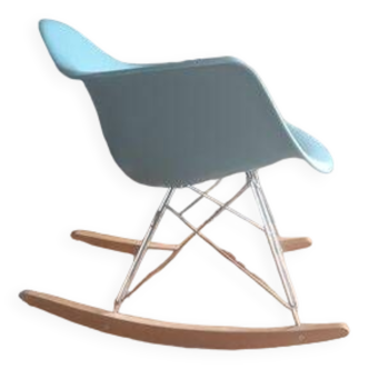 Eames plastic armchair RAR Vitra Charles et Ray Eames Vend rocking chair Eames bleu.