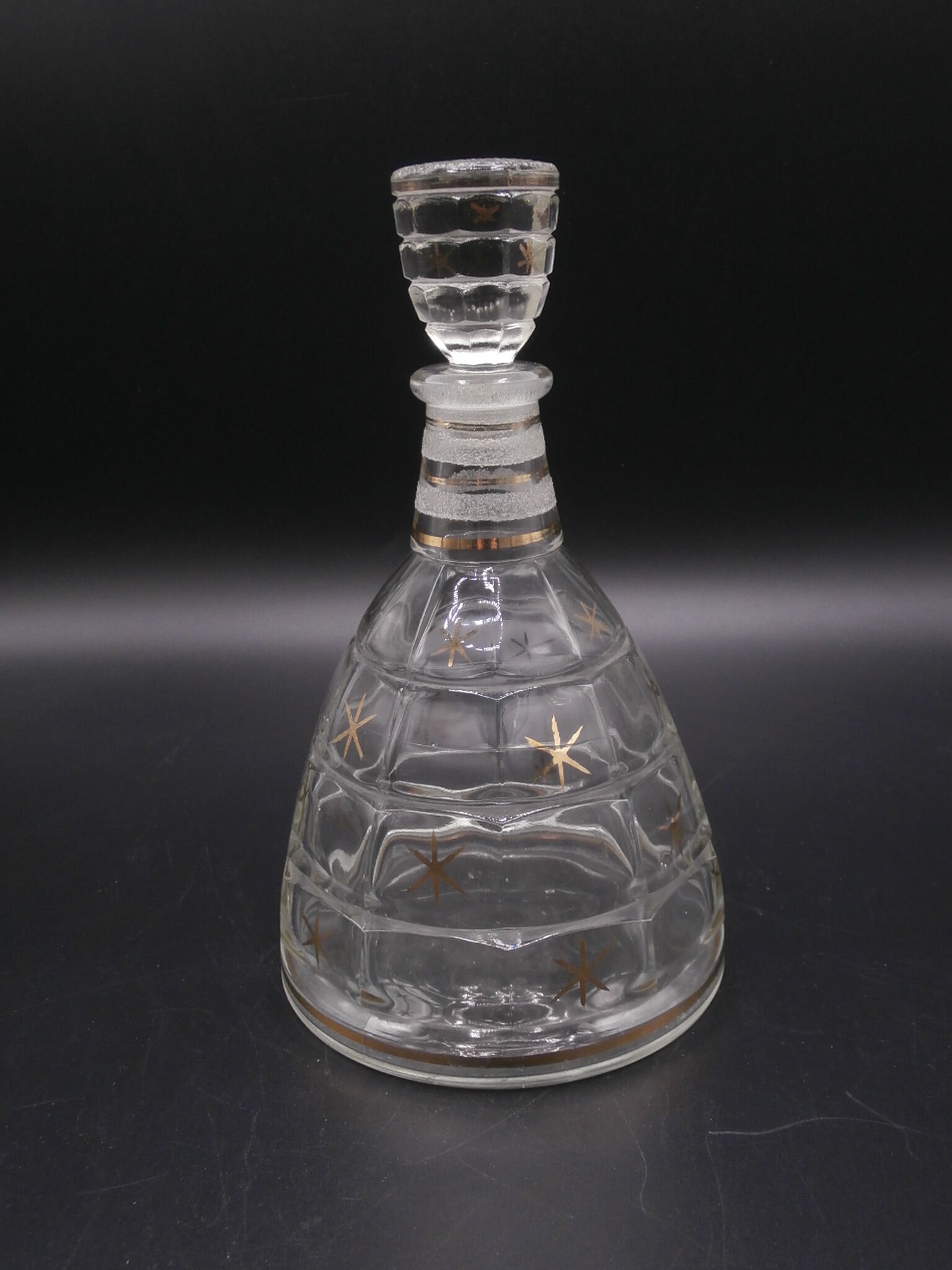 Carafe in glass faceted with Cap