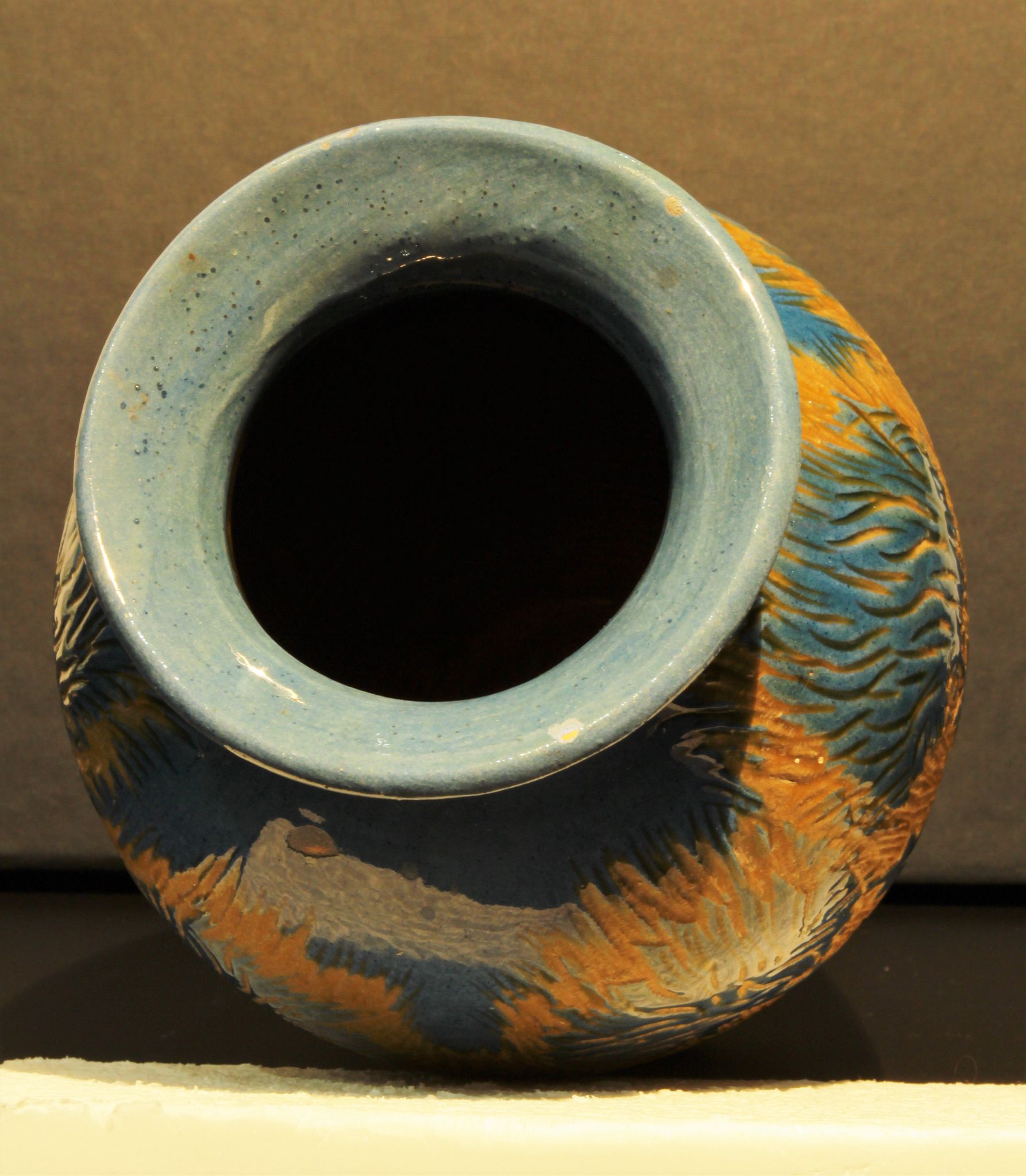 Vase balustre à décor de chardons jaune et bleu