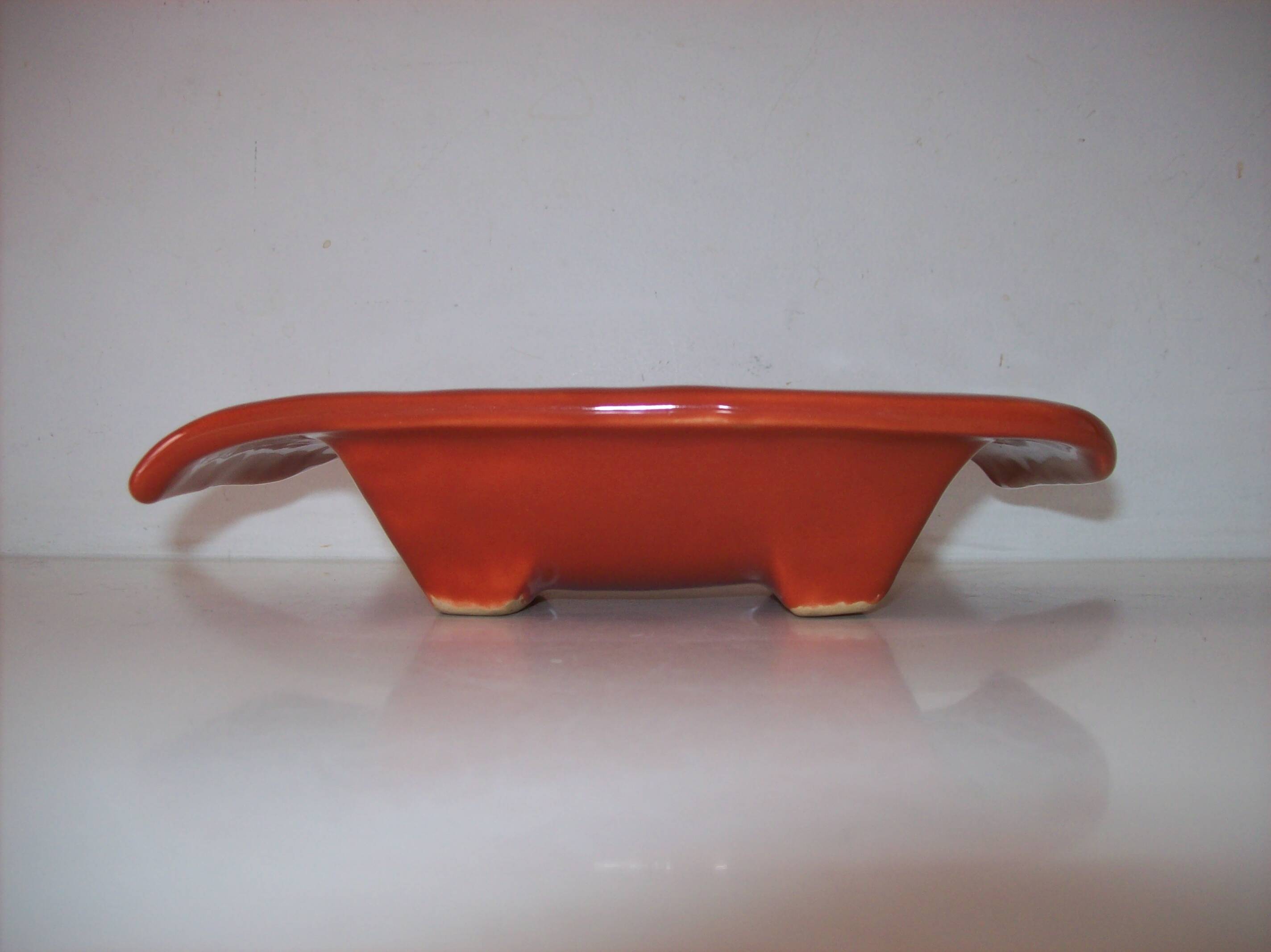 Free-form ceramic catchall