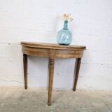 Half-moon table in walnut