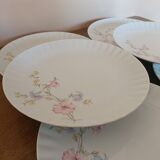 Assiettes en porcelaine motif fleurs pastel