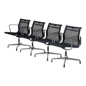 ensemble de quatre chaises