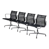 Ensemble de quatre chaises pivotantes EA108 Eames "Aluminium Group" par Vitra en noir