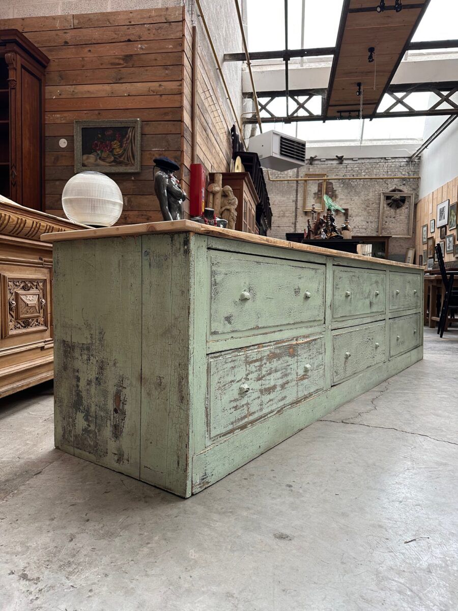 Patinated workshop furniture from the early 20th century.