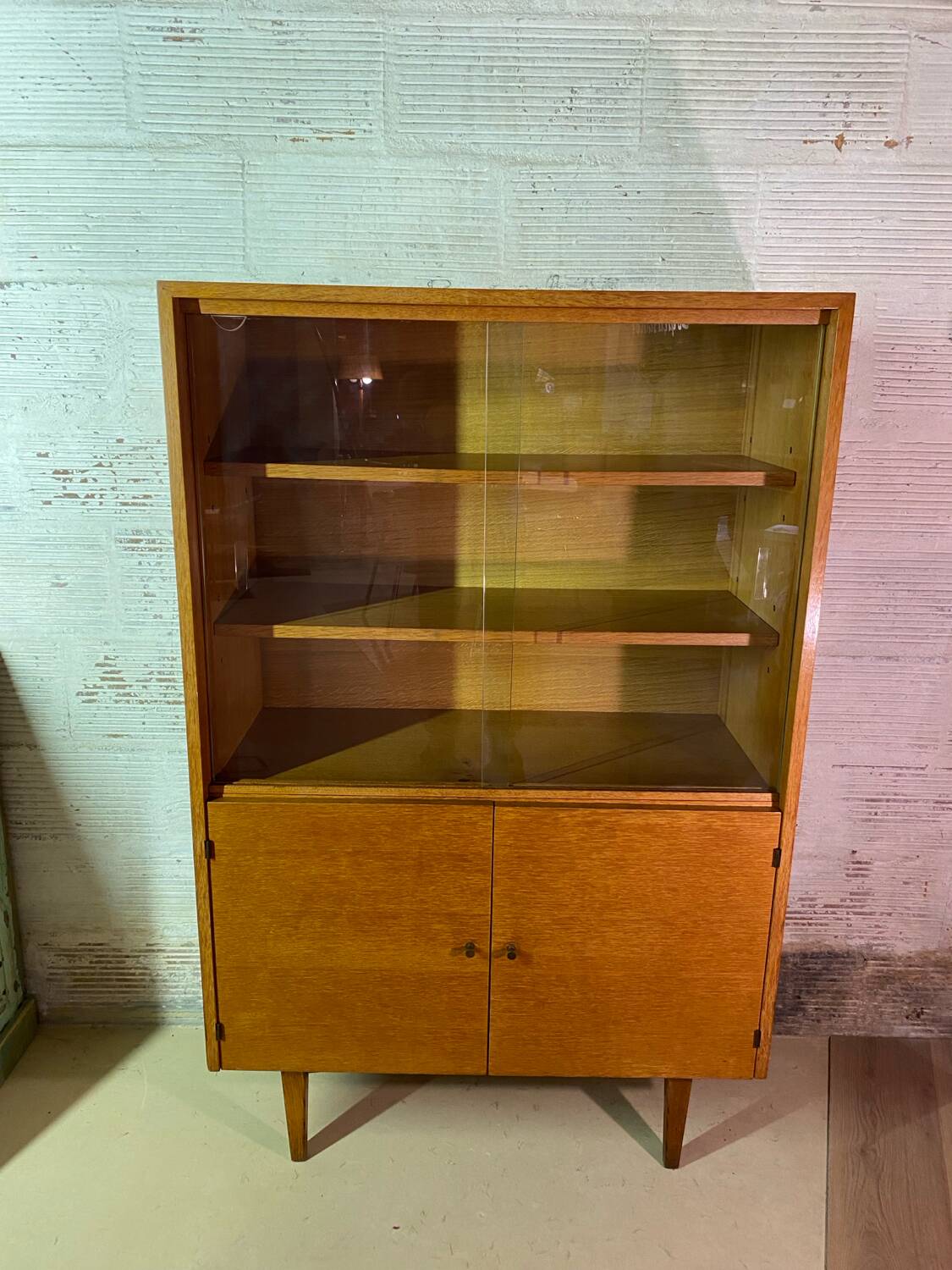 Meuble de rangement vitré en bois, 1960