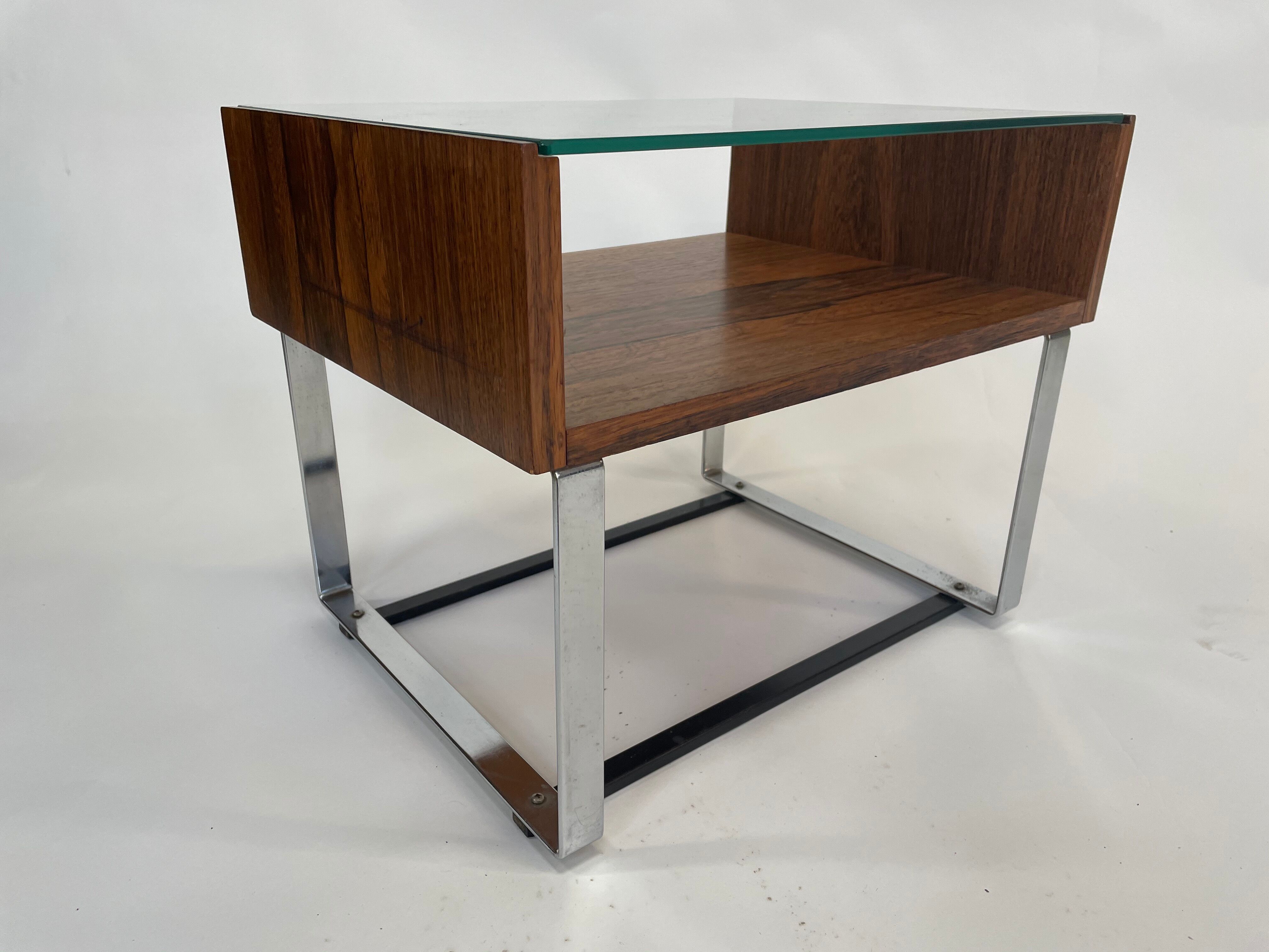 Table d'appoint vintage en palissandre verre chromé 1960 design