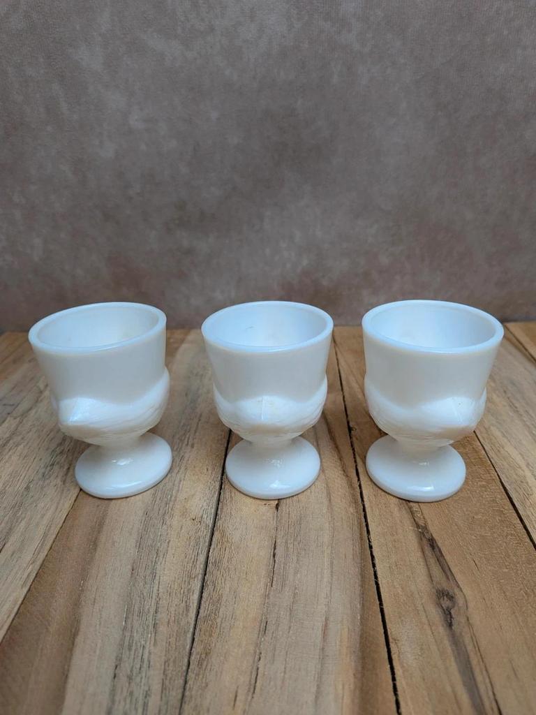 Lot de 3 coquetiers poule Arcopal blanc vintage