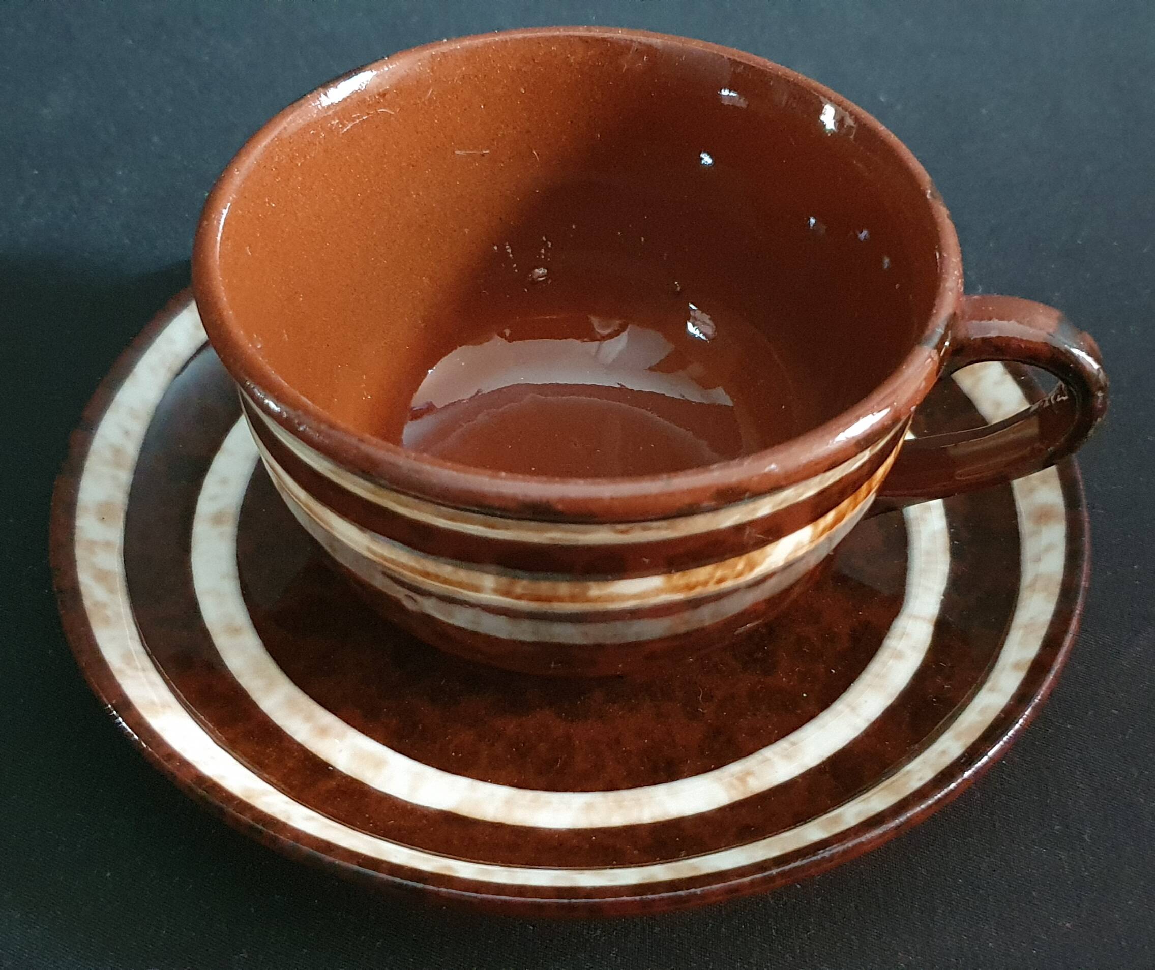 English earthenware cup in "Mary" style, Sarreguemines.