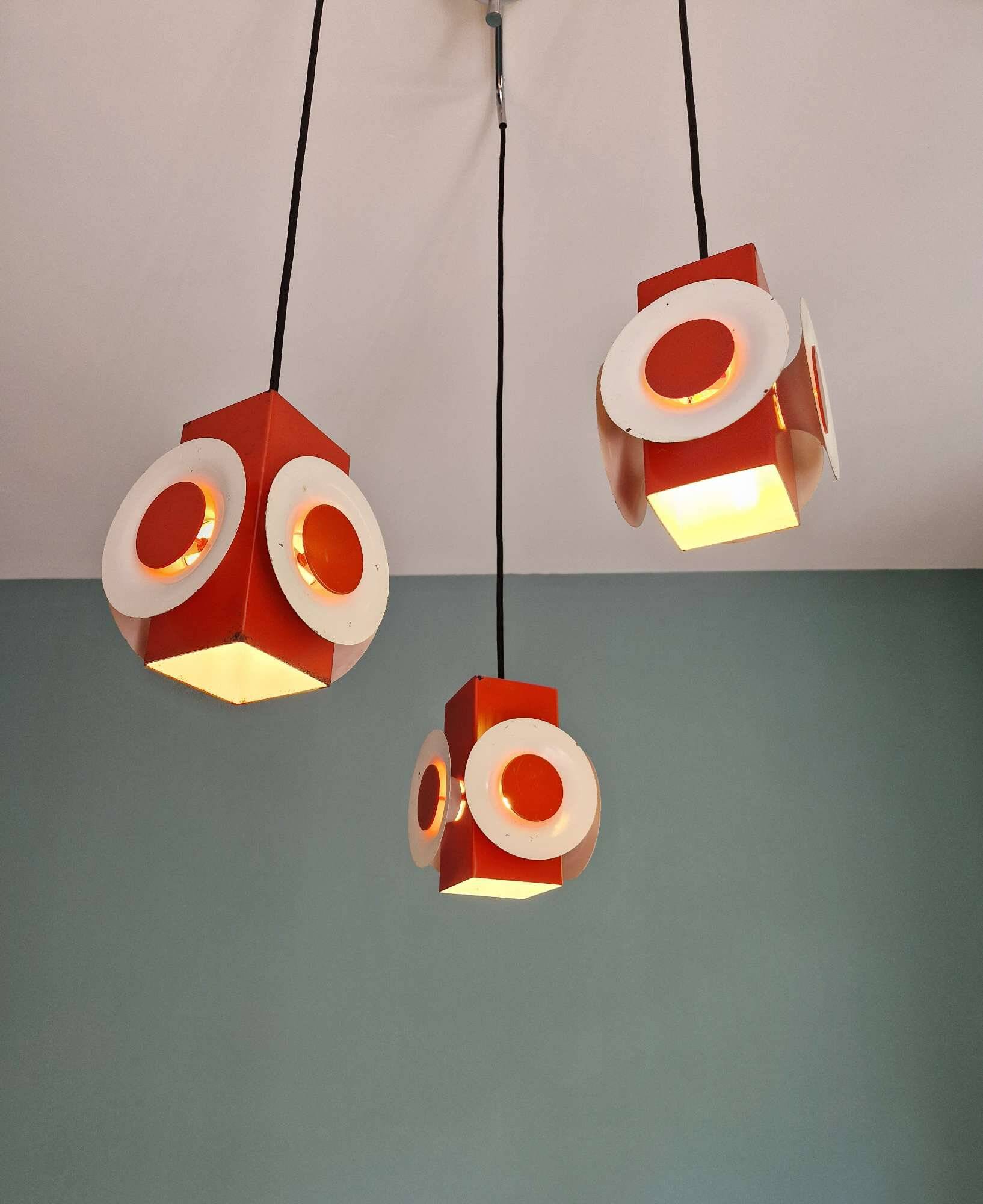 Space Age cascade chandelier in orange and white lacquered metal, RAAK, 1970