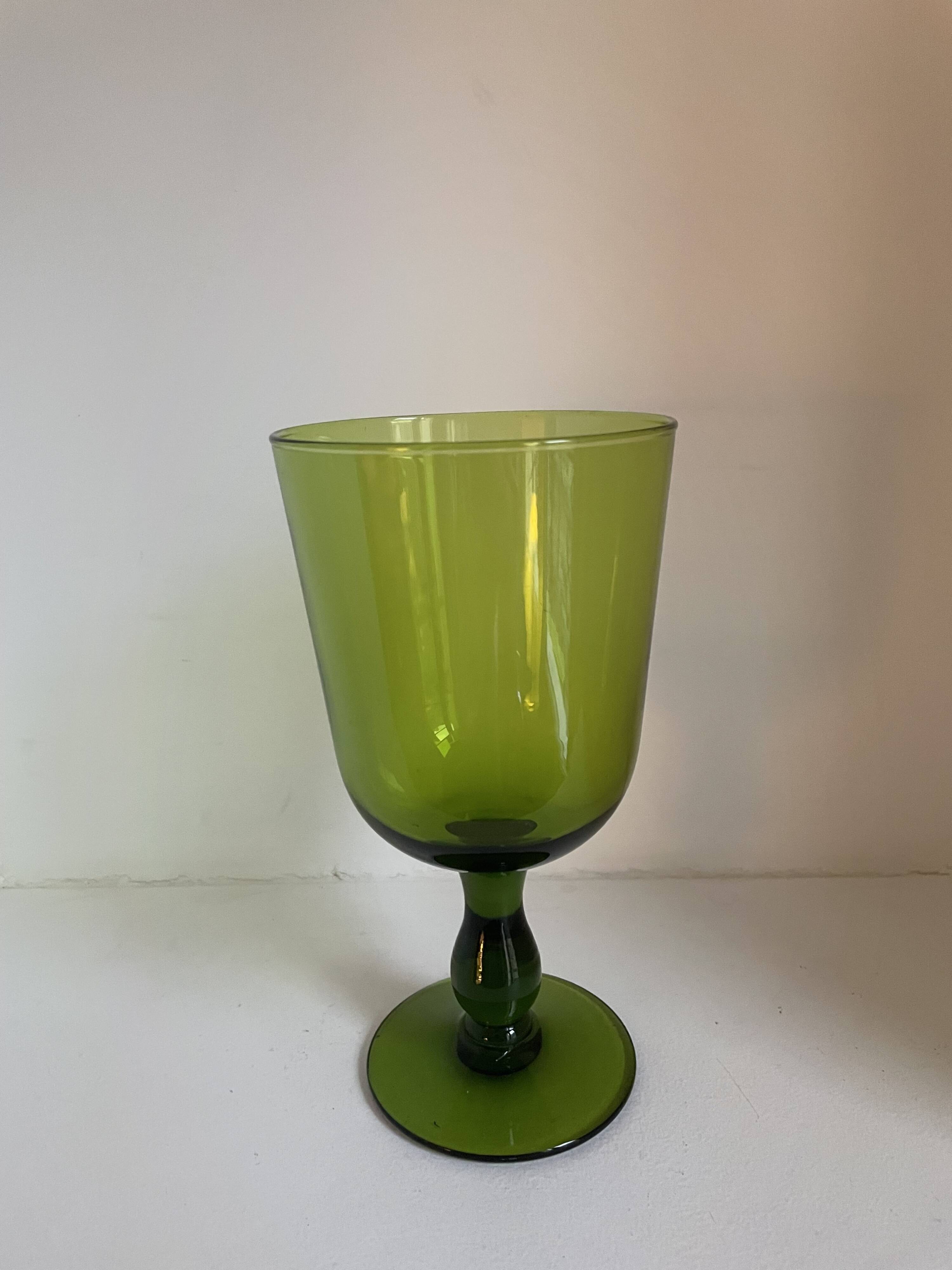 set of 13 decorative items