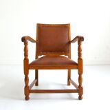 Ancien fauteuil en chêne et vinyle brutaliste