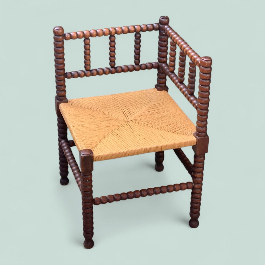 1920s turned wood straw corner chair