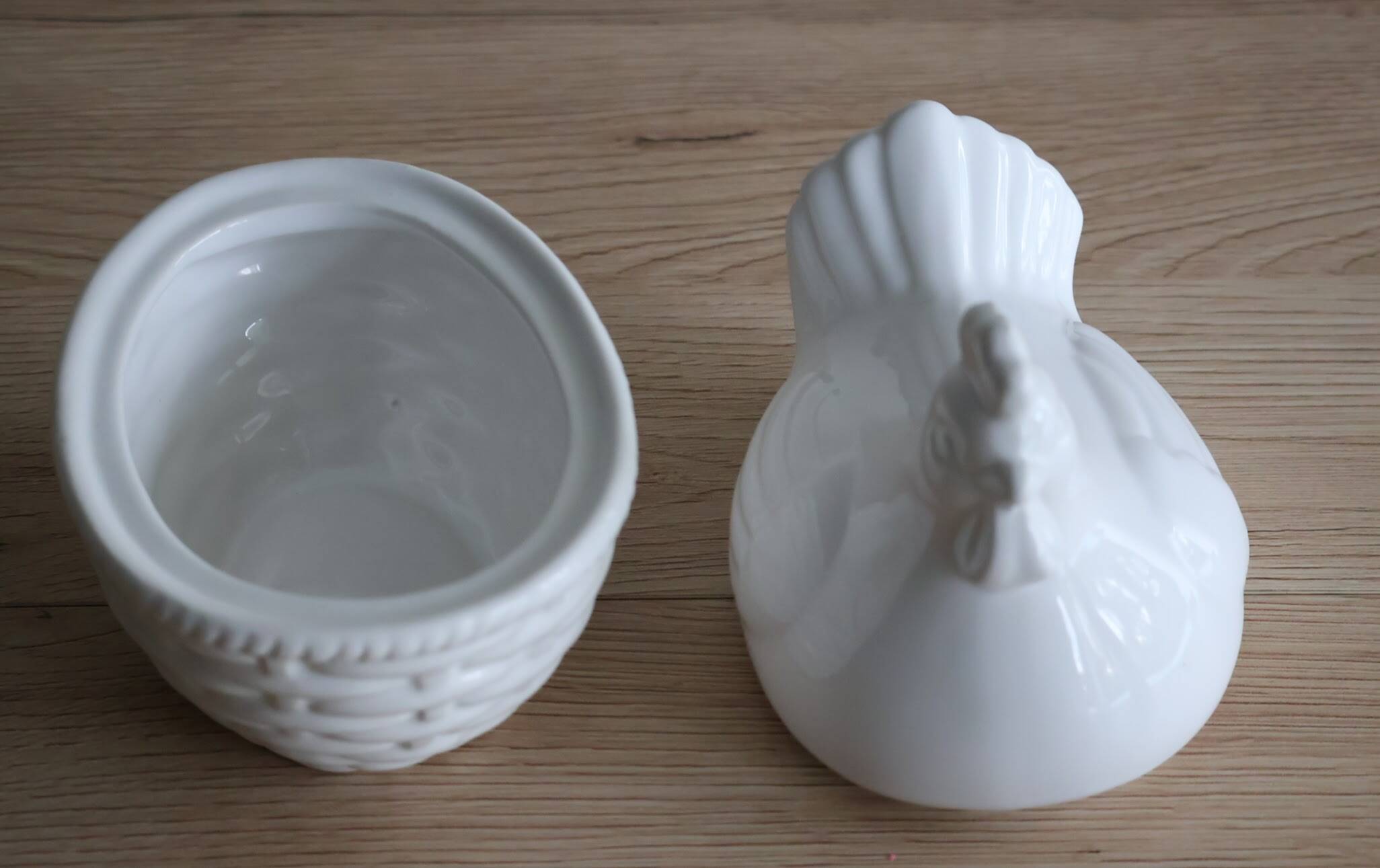 Sugar bowl with white ceramic hen decoration