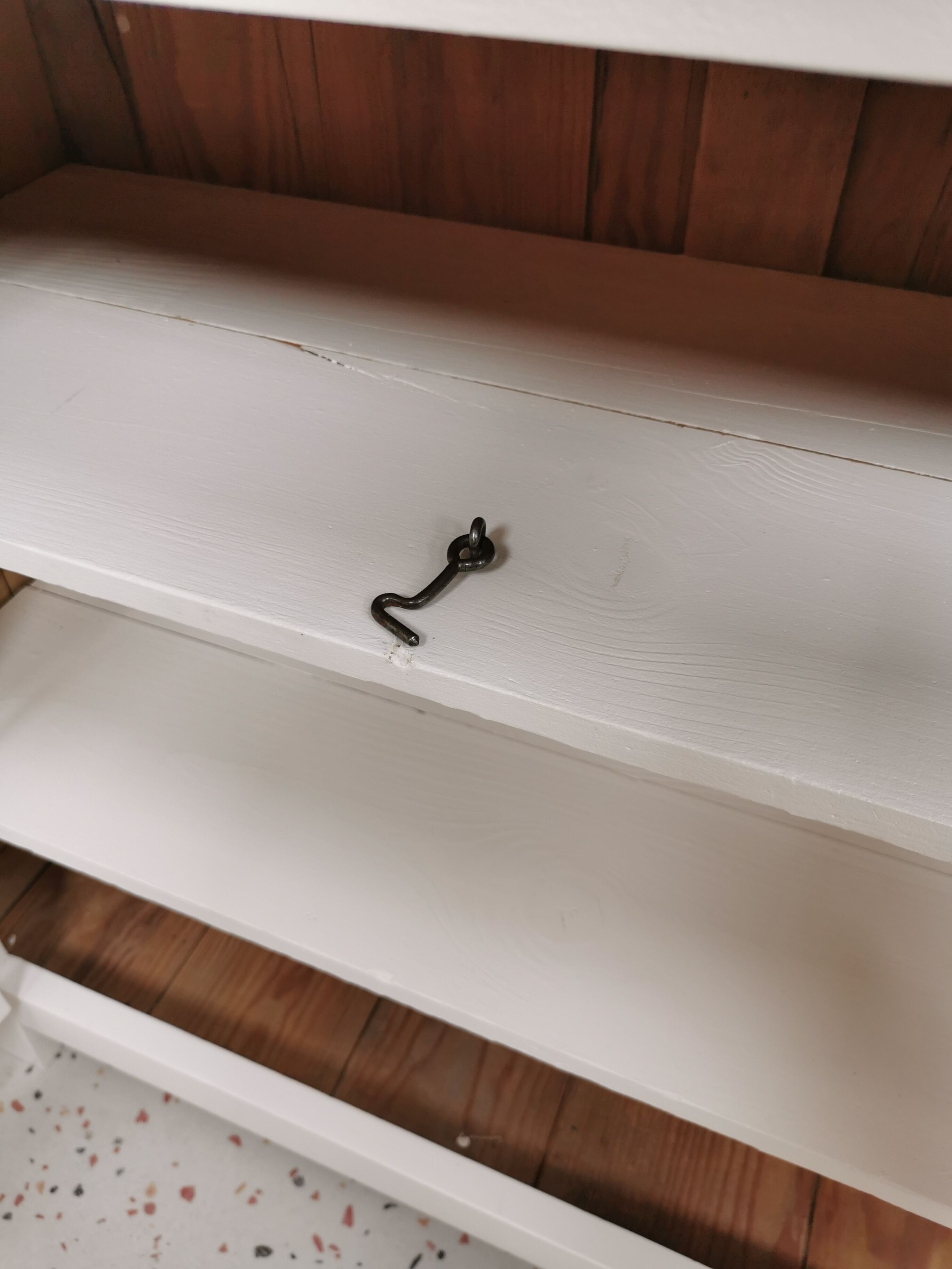 White parisian buffet