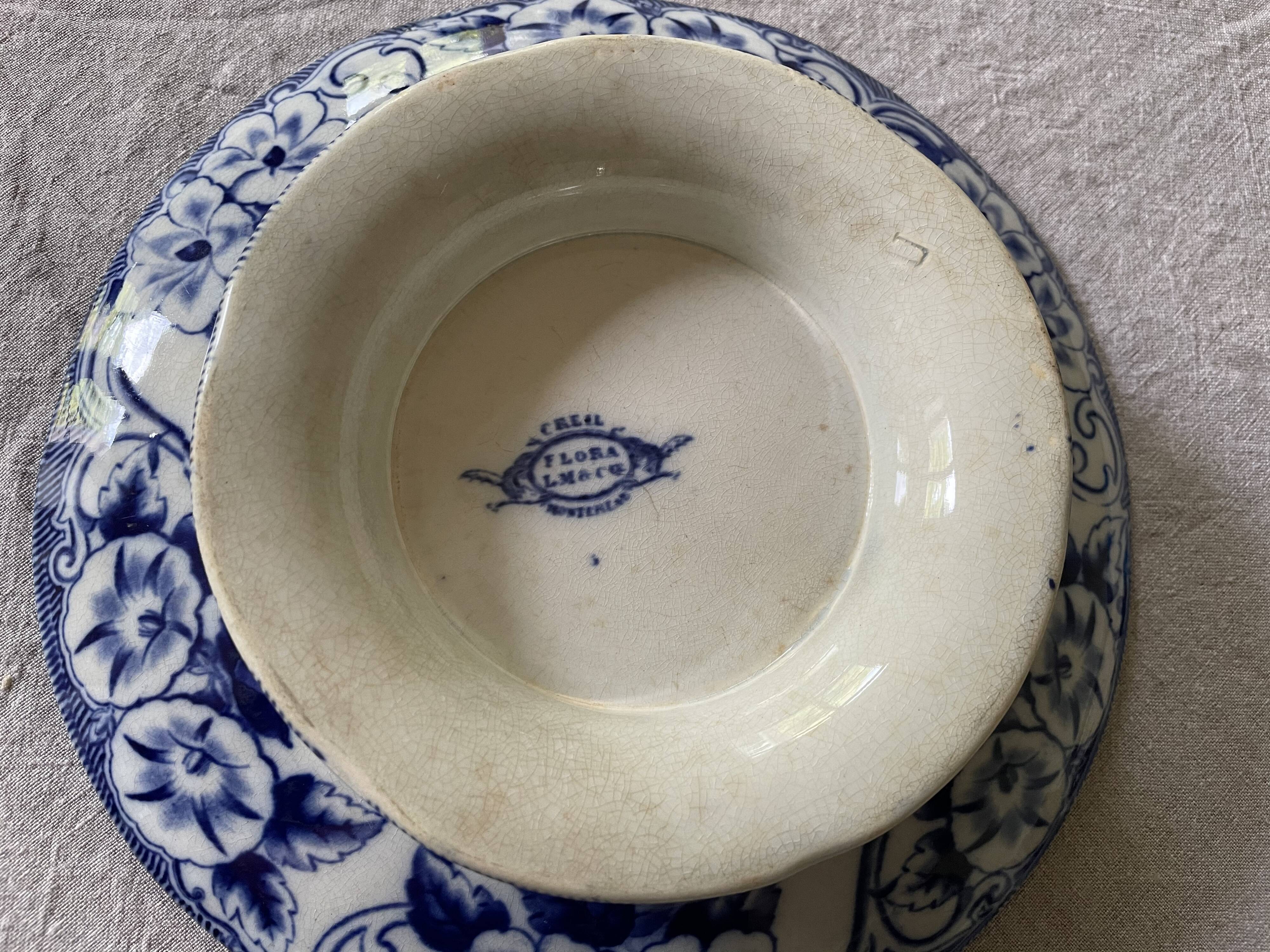 Plate with peedouche Creil & Montereau model Flora liseron