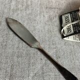 Beurrier coquille avec couteau, plaqué argent, Queen Ann