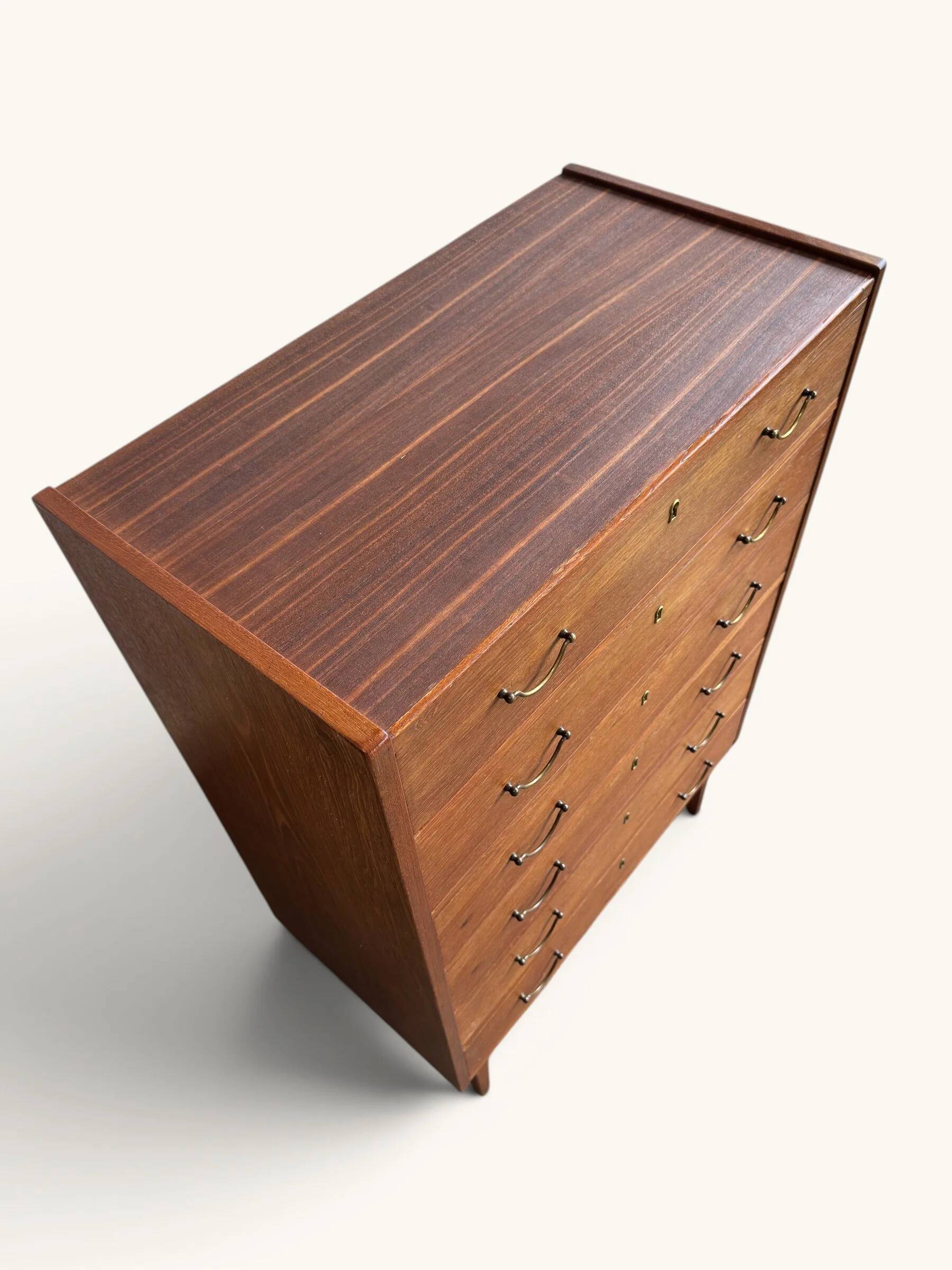 Chiffonnier danois vintage « tallboy » en placage teck
