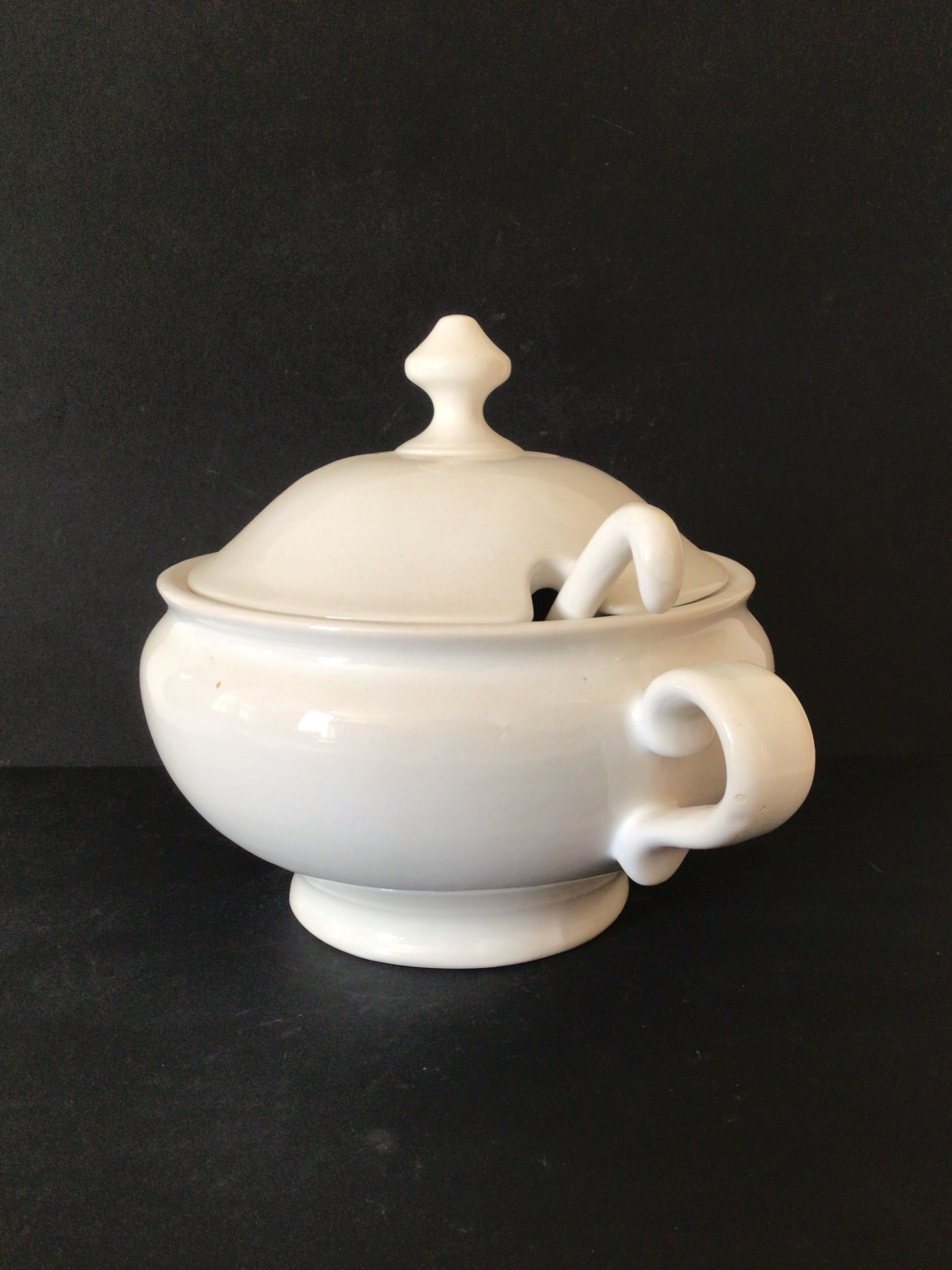 Soupière et louche en porcelaine épaisse