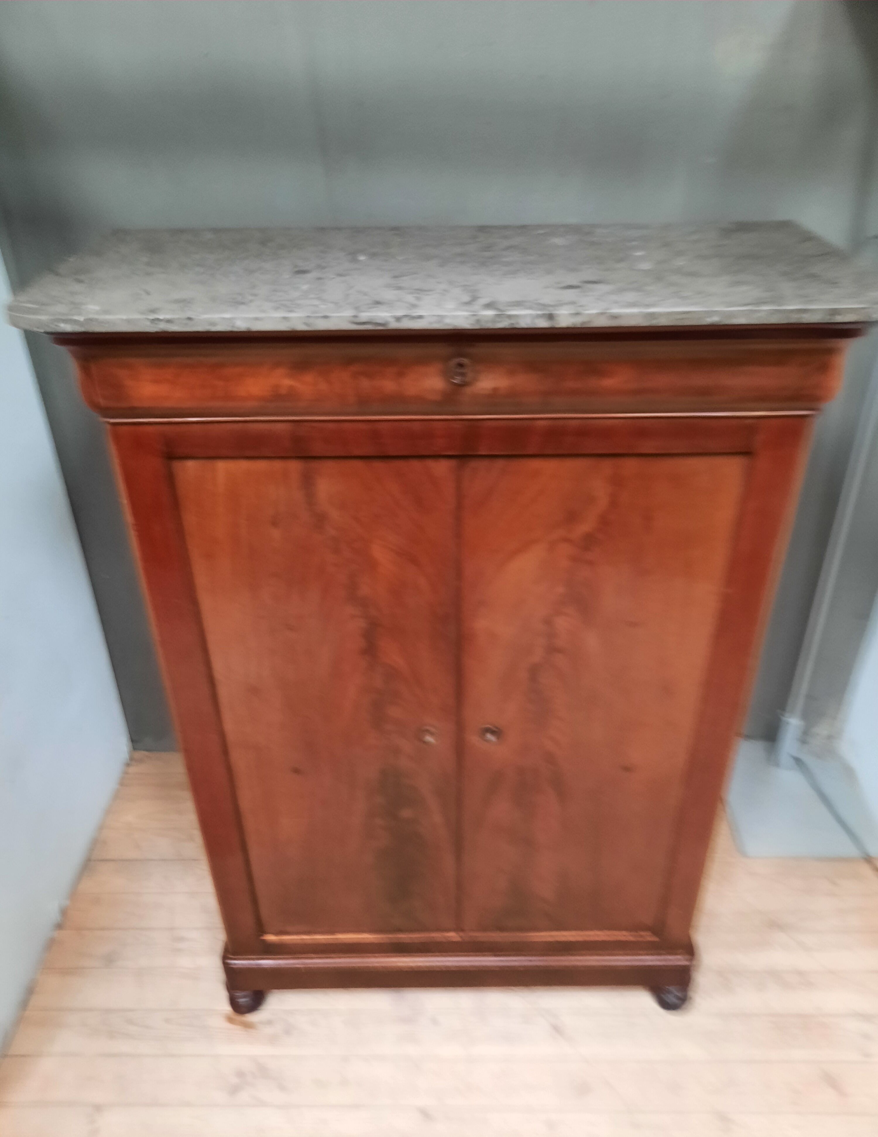 Louis Philippe low wardrobe