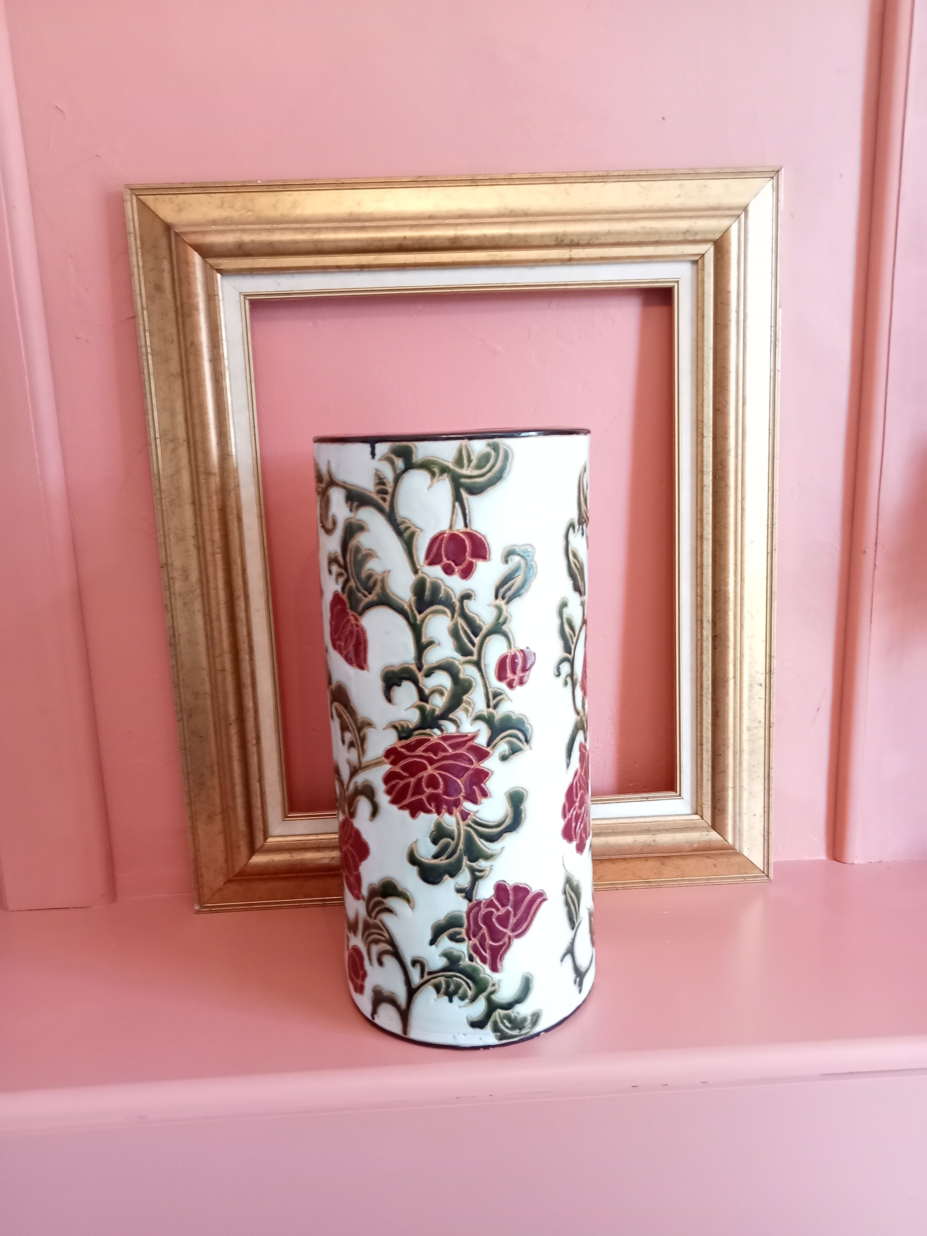 Umbrella holder in ceramic