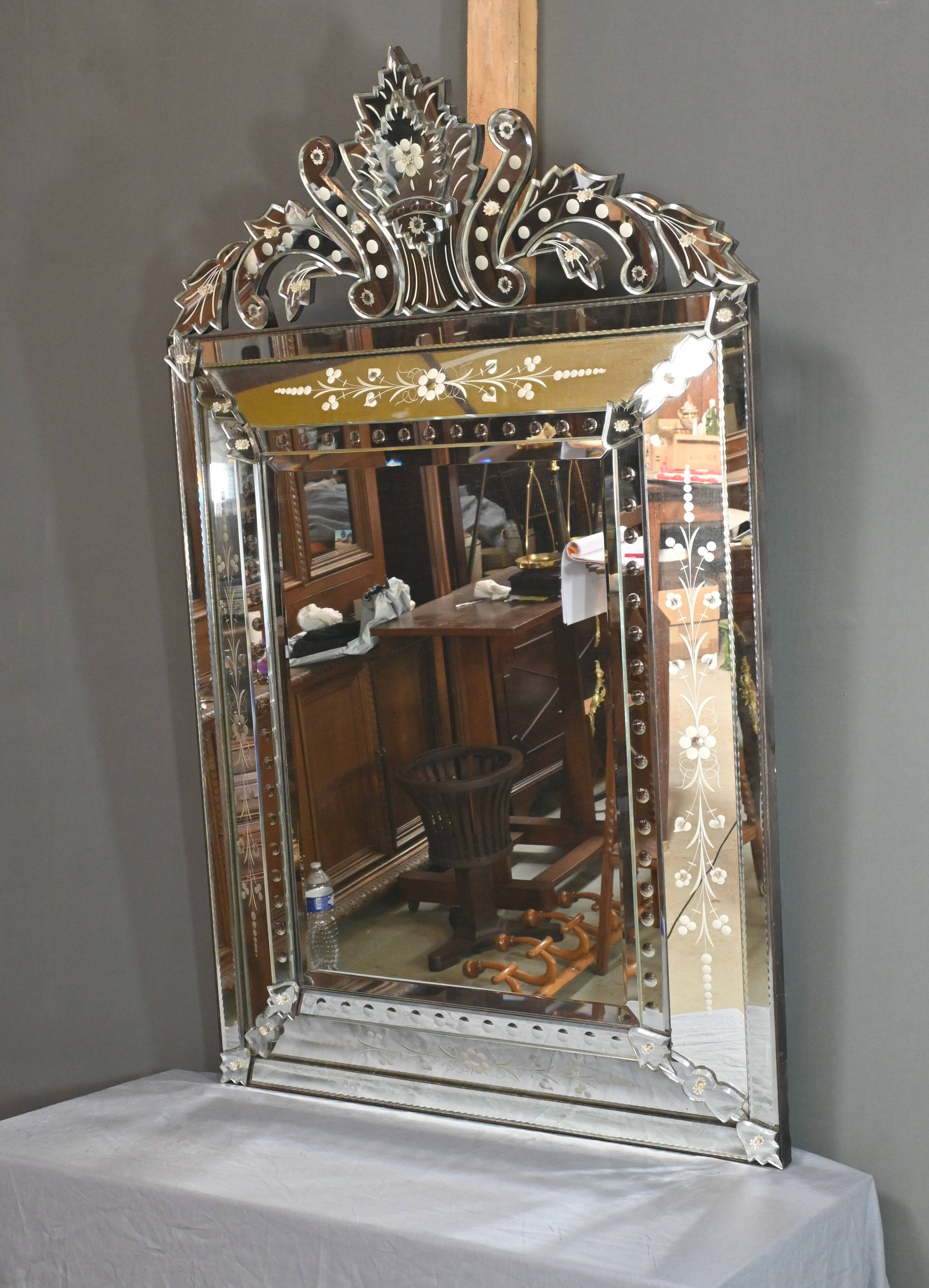Important Venetian Mirror with Pediment, Italy – Early 20th Century