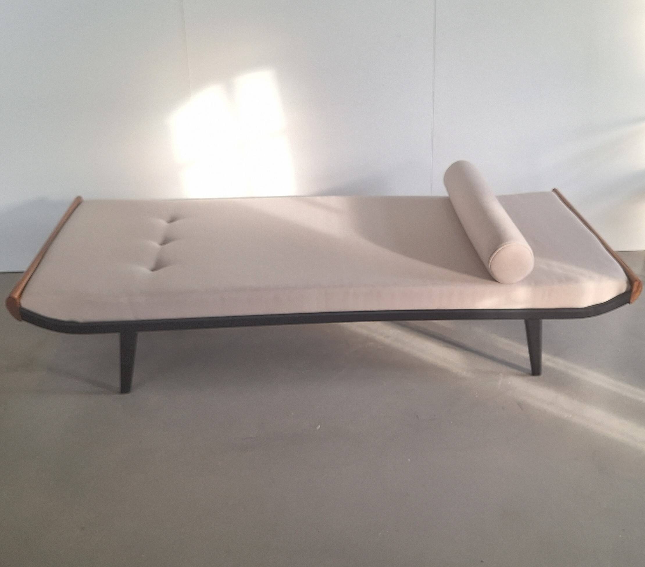 Reupholstered Mid Century Daybed Cleopatra, 1960s