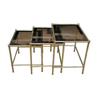 Lot de 3 tables gigognes en laiton et verre fumé 1970