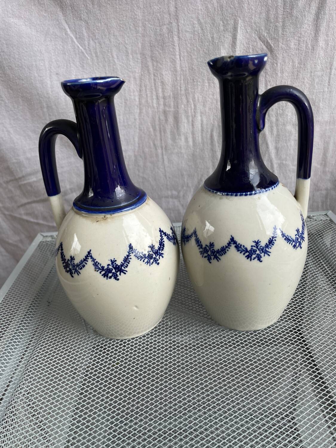 2 st Uzes tarre steel ewers