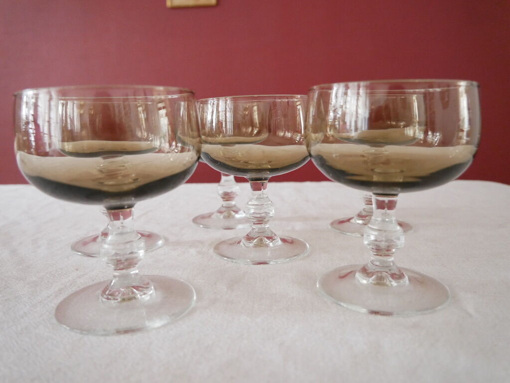 Ensemble de 6 coupes en verre fumé