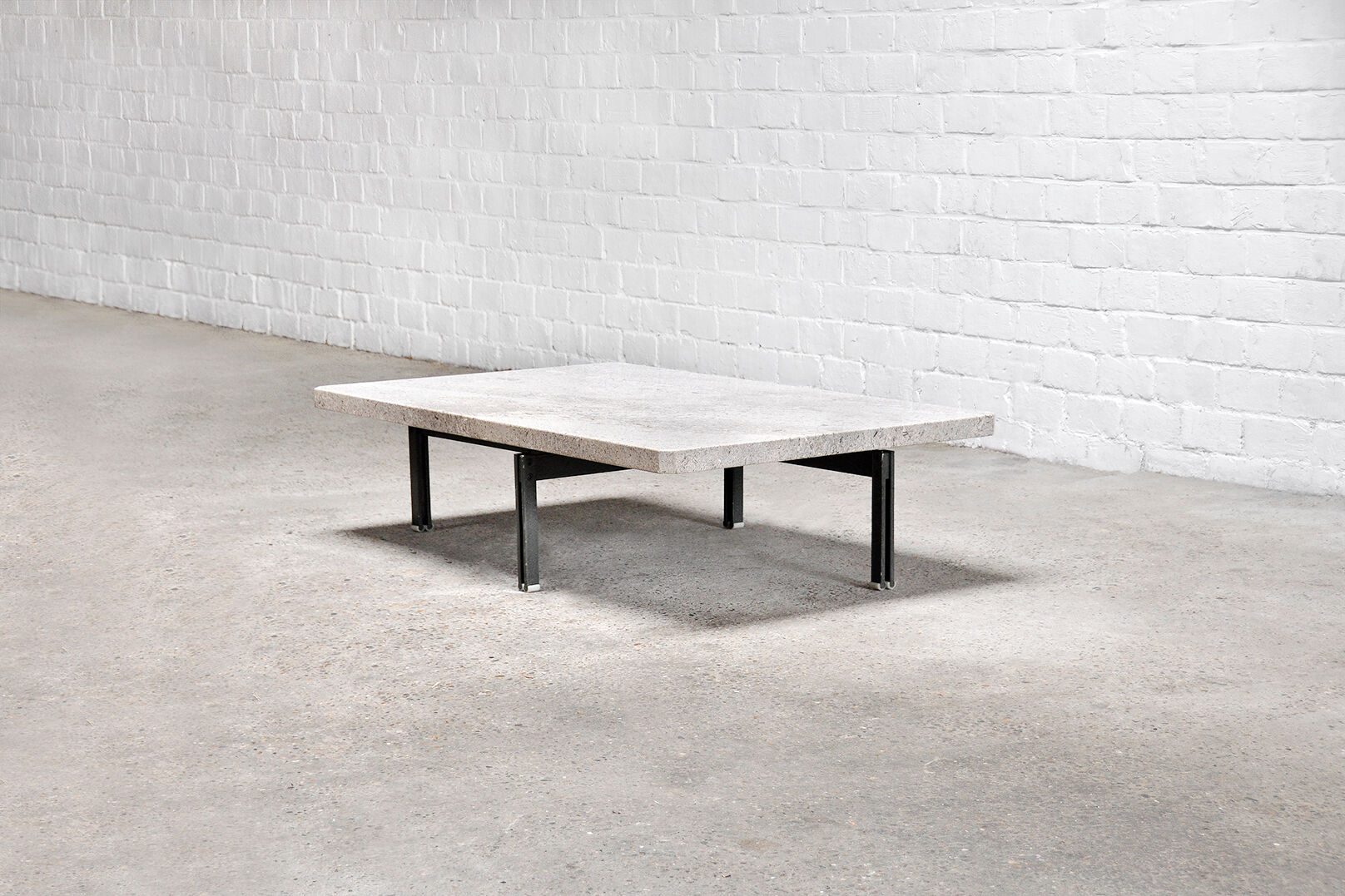 Saporiti 'onda' coffee table with granite top, italy, 1970's