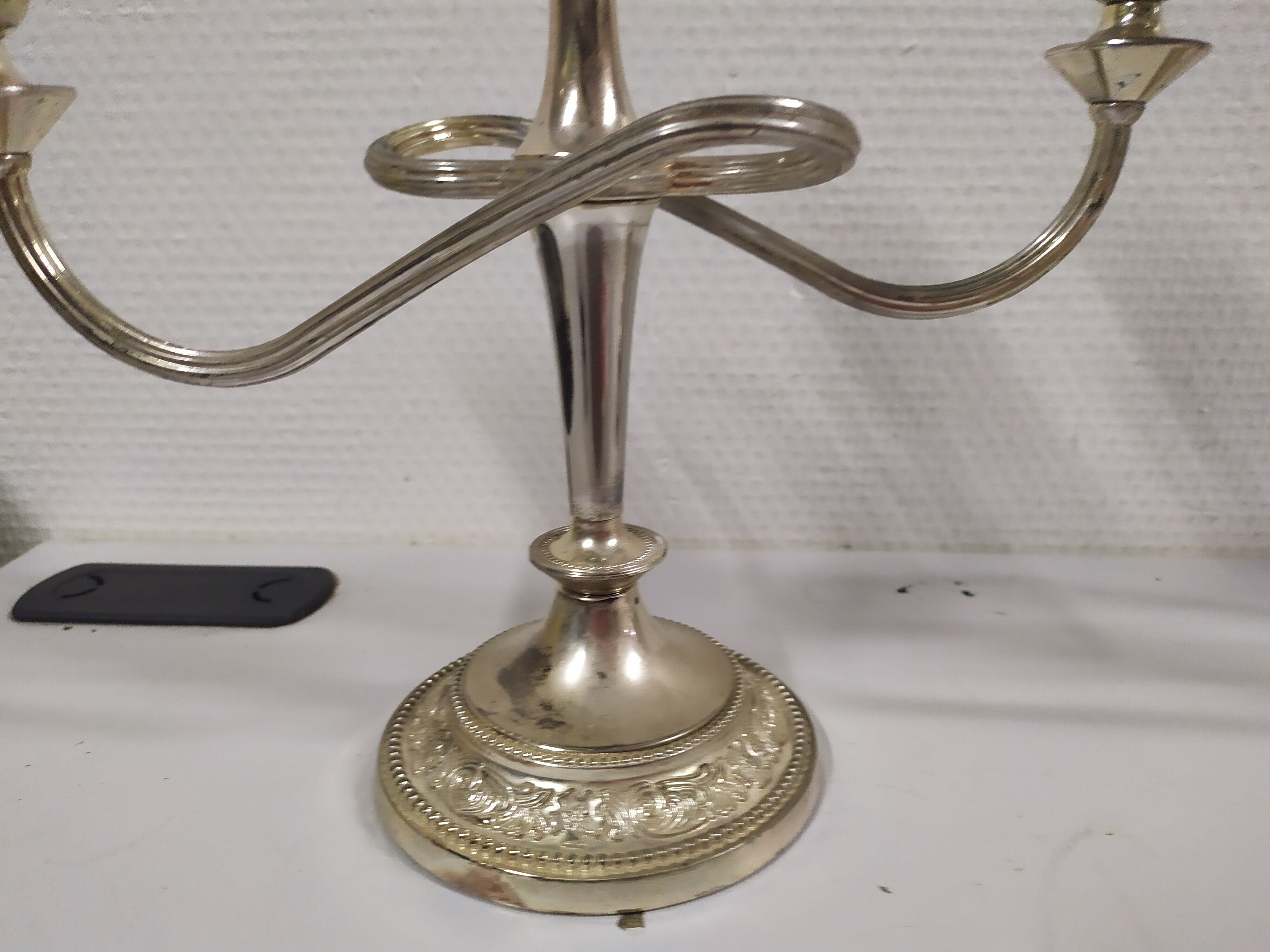 Set of 2 silver metal candlesticks