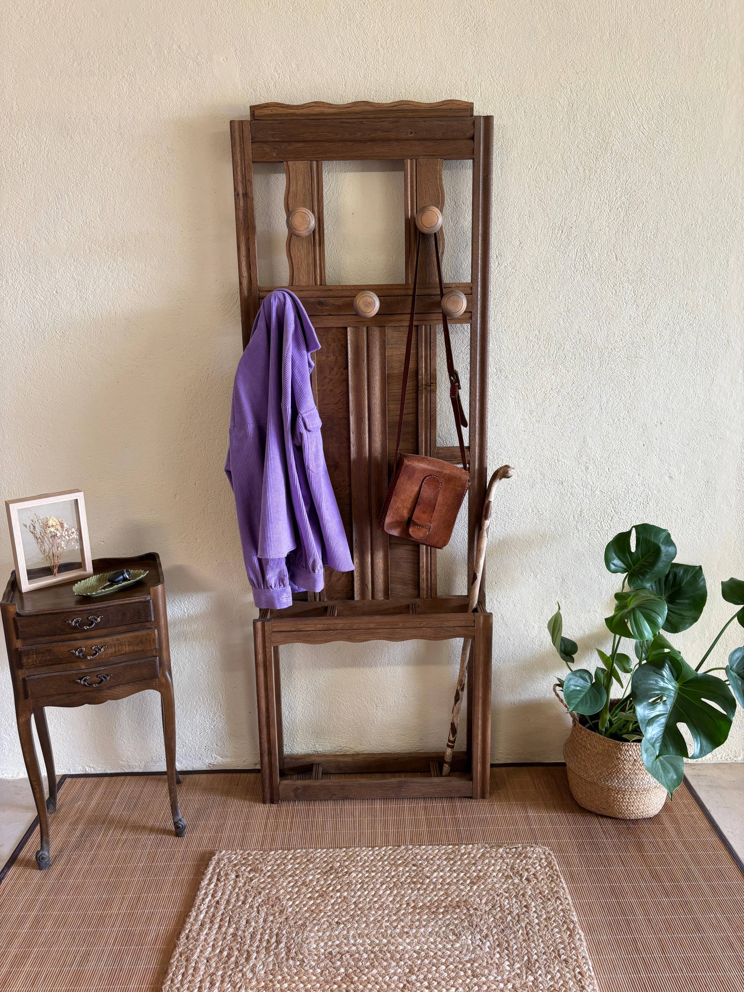 Wall-mounted coat rack in solid wood – Rustic / country chic style