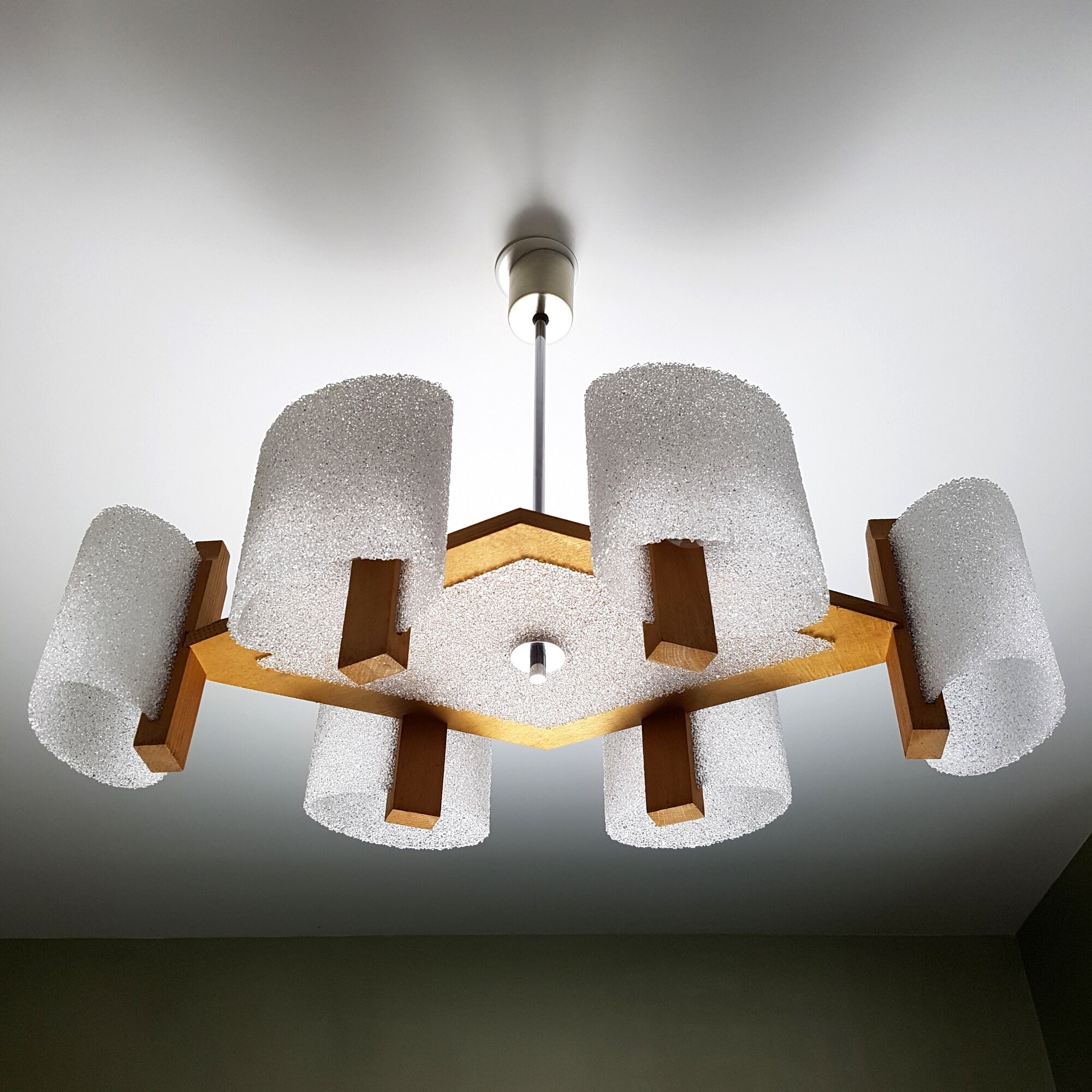Chandelier Scandinavian 6 fires of wood and perspex vintage