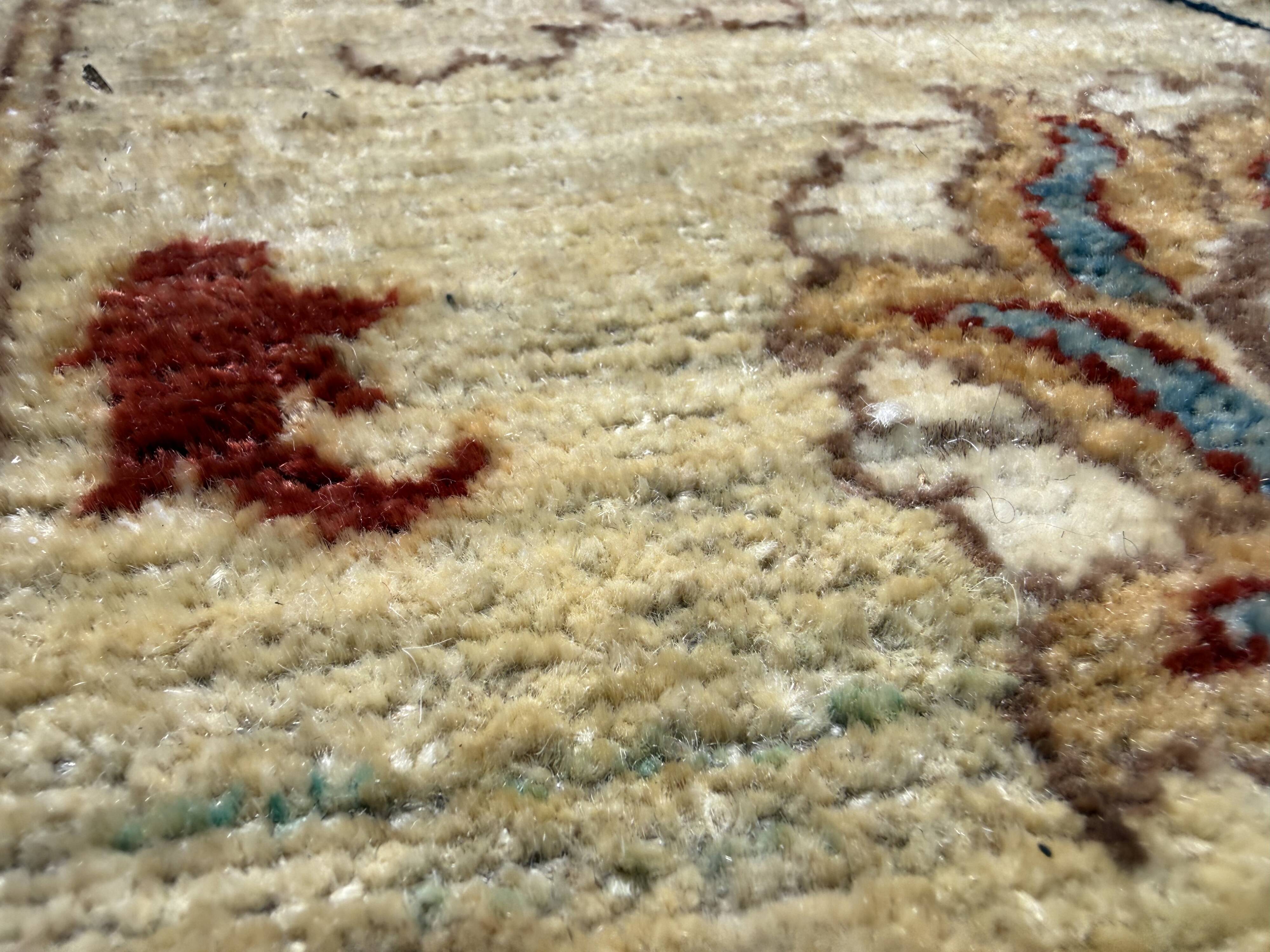 Tapis d’Orient noué main en laine, 287 × 237 cm
