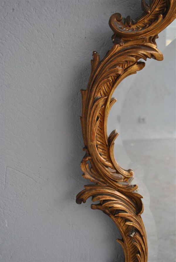 Miroir en stuc doré rocaille époque XIXème 110cm